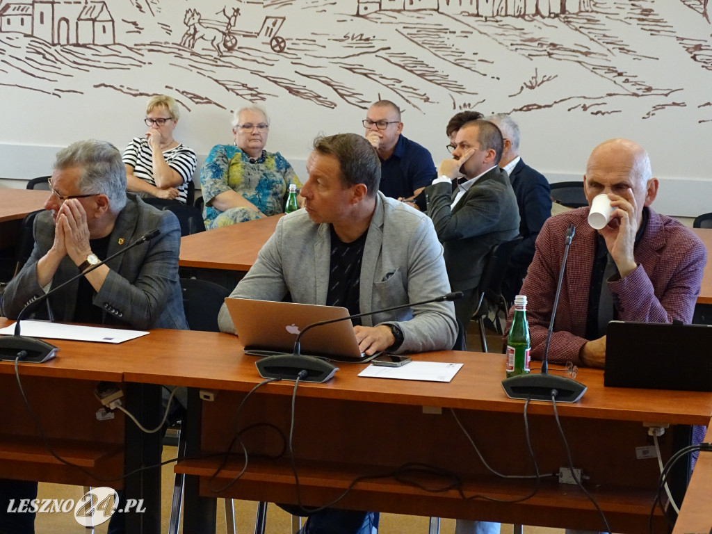 Radni debatowali o szpitalu w Lesznie