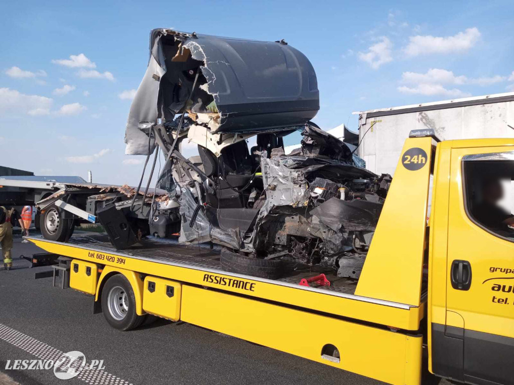 Zderzenie busa z ciężarówką na ekspresówce