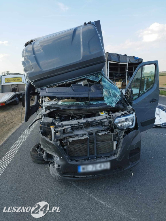 Zderzenie busa z ciężarówką na ekspresówce