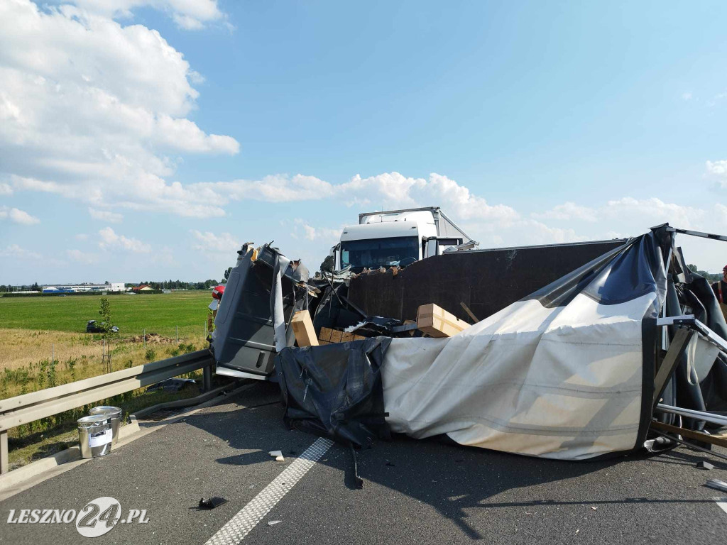 Zderzenie busa z ciężarówką na ekspresówce