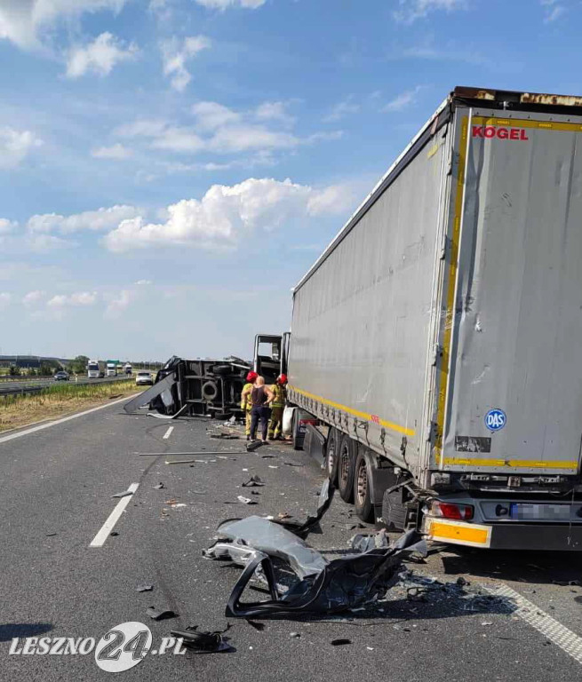 Zderzenie busa z ciężarówką na ekspresówce