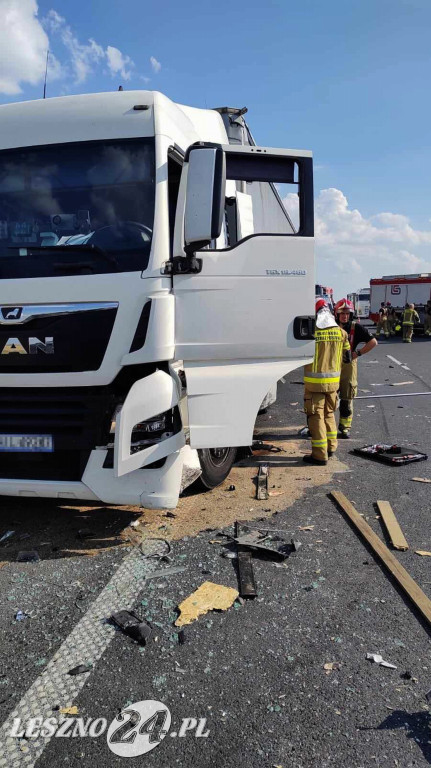 Zderzenie busa z ciężarówką na ekspresówce