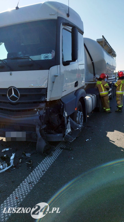 Zderzenie ciężarówki i osobówki na S5
