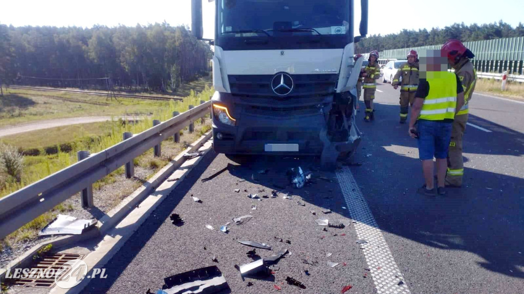 Zderzenie ciężarówki i osobówki na S5