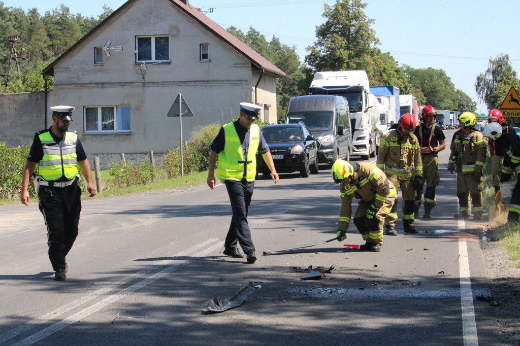 Zderzenie trzech aut w Długich Nowych
