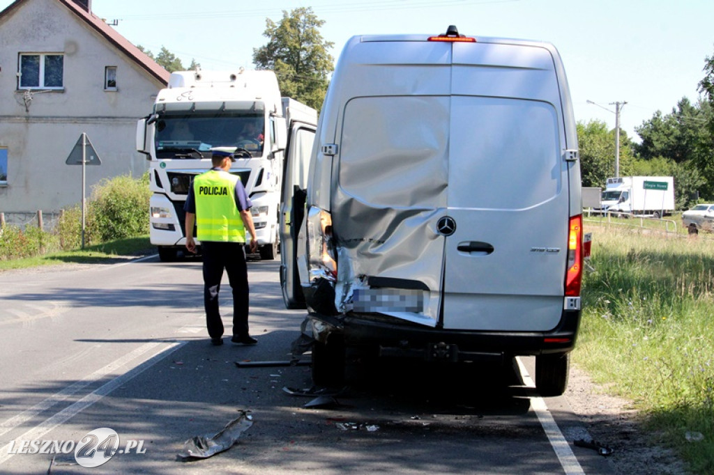 Zderzenie trzech aut w Długich Nowych
