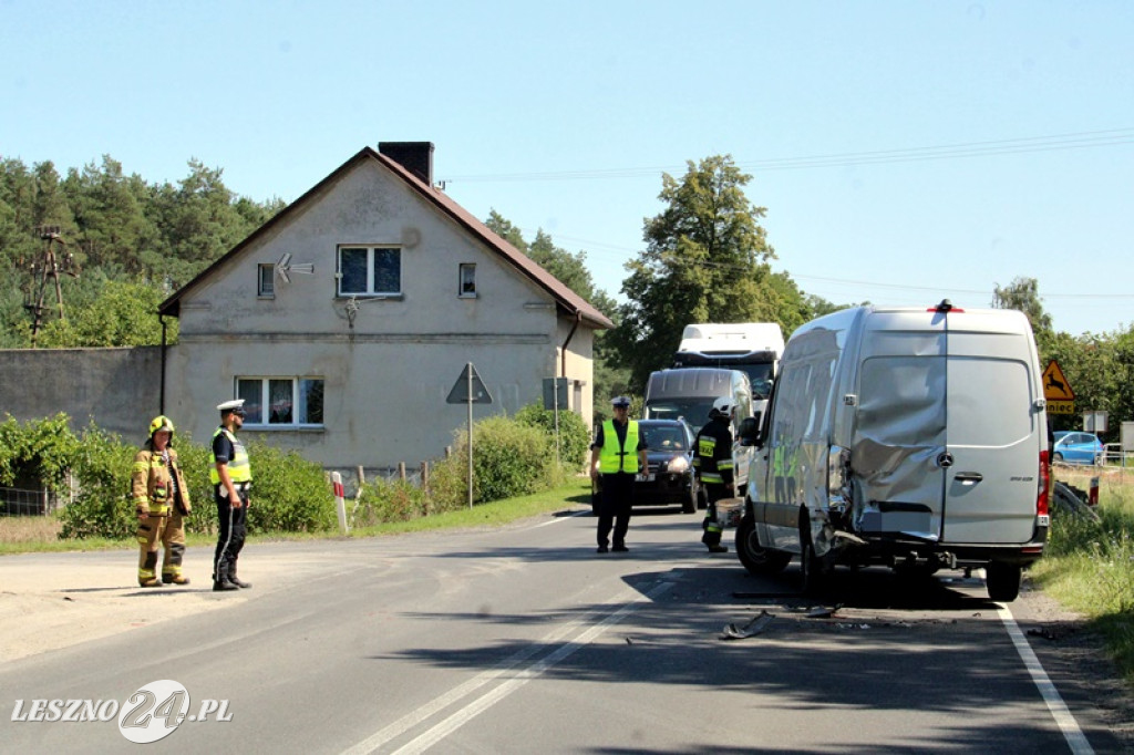Zderzenie trzech aut w Długich Nowych