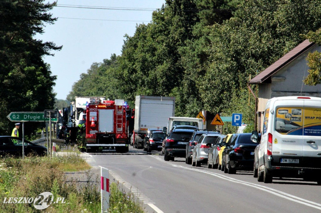 Zderzenie trzech aut w Długich Nowych