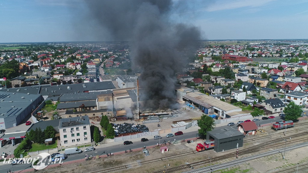 Pożar kołowni niedaleko stacji benzynowej