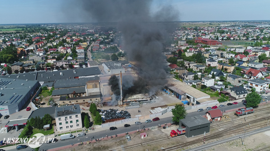Pożar kołowni niedaleko stacji benzynowej