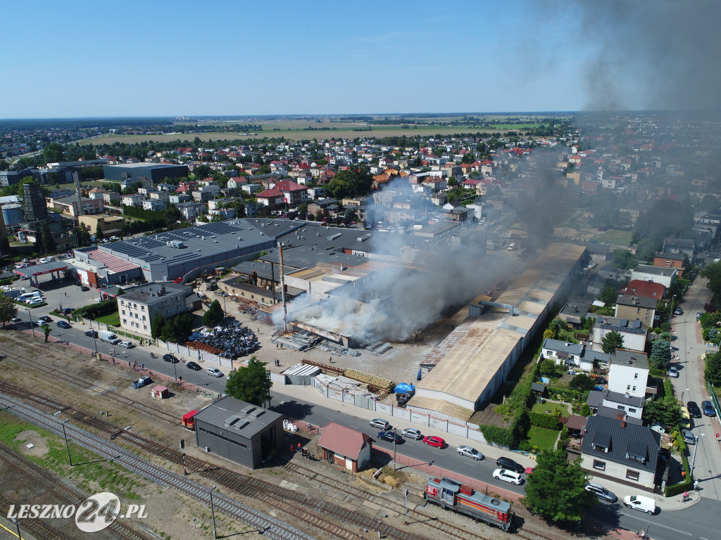 Pożar kołowni niedaleko stacji benzynowej