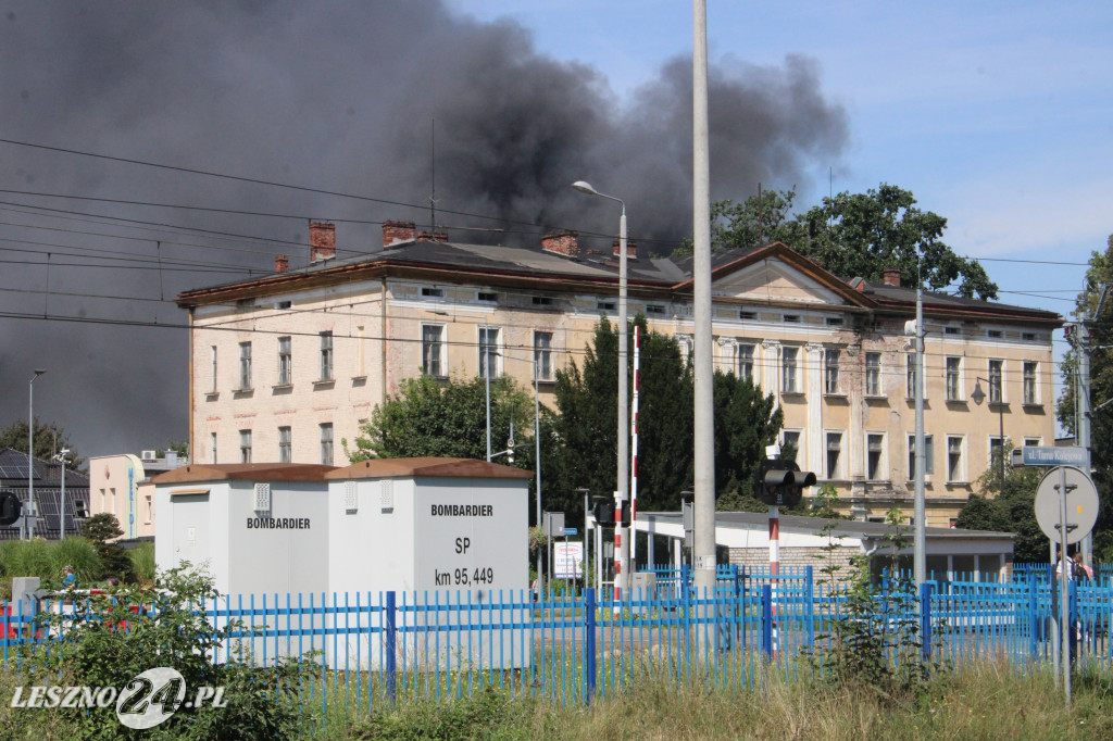 Pożar kołowni niedaleko stacji benzynowej
