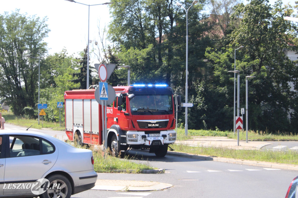 Pożar kołowni niedaleko stacji benzynowej
