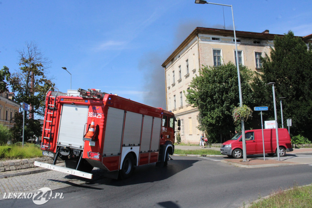 Pożar kołowni niedaleko stacji benzynowej