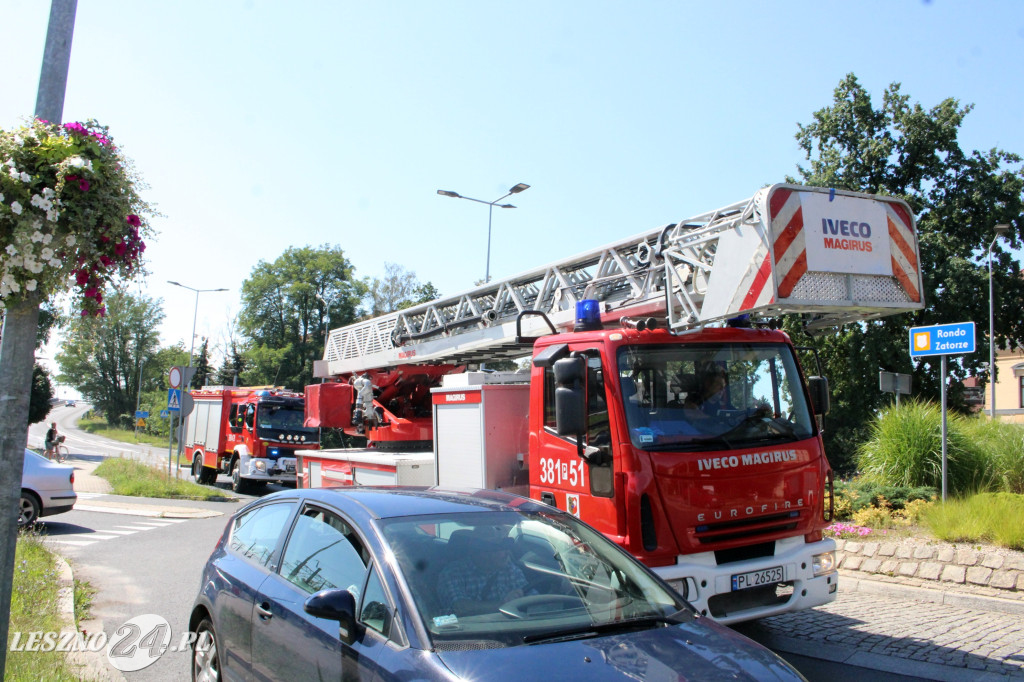 Pożar kołowni niedaleko stacji benzynowej