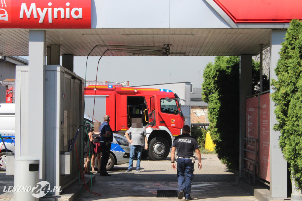 Pożar kołowni niedaleko stacji benzynowej