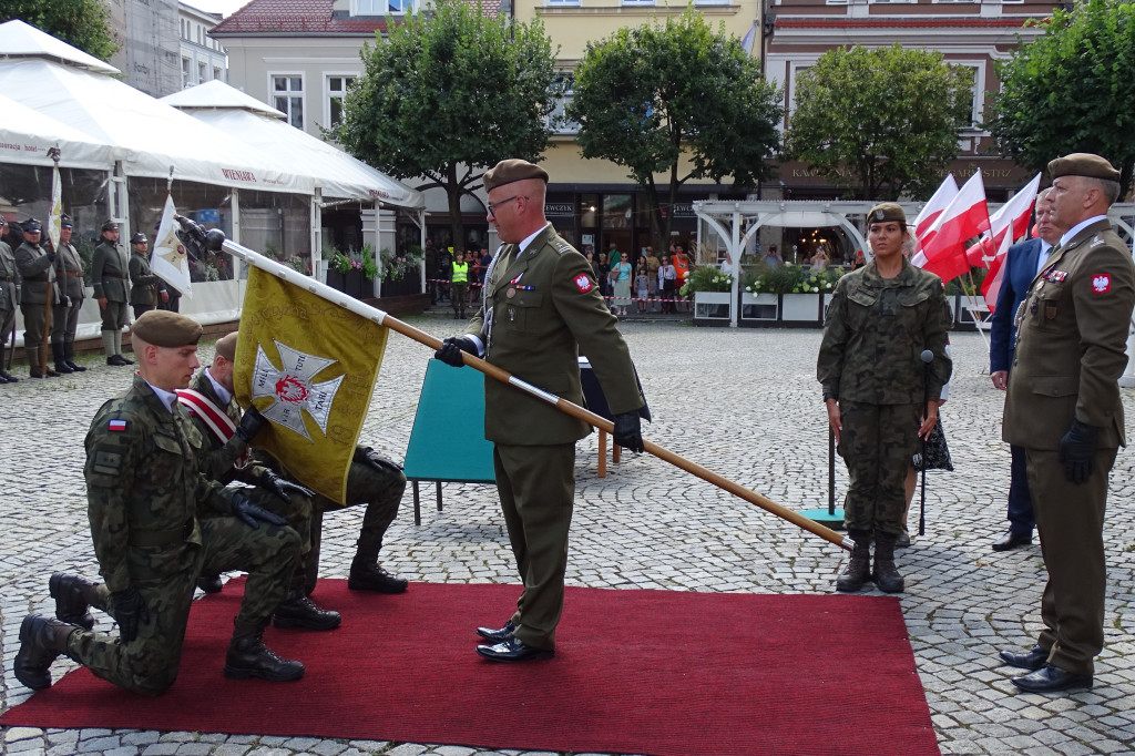 Batalion WOT w Lesznie otrzymał sztandar