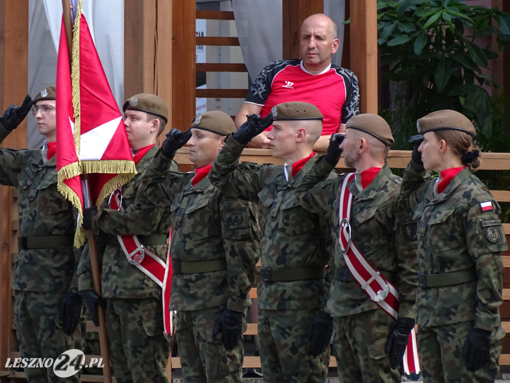 Batalion WOT w Lesznie otrzymał sztandar