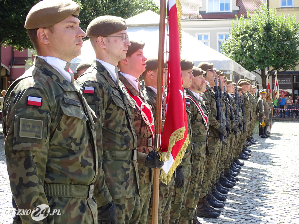 Batalion WOT w Lesznie otrzymał sztandar