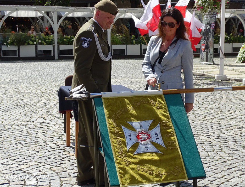 Batalion WOT w Lesznie otrzymał sztandar
