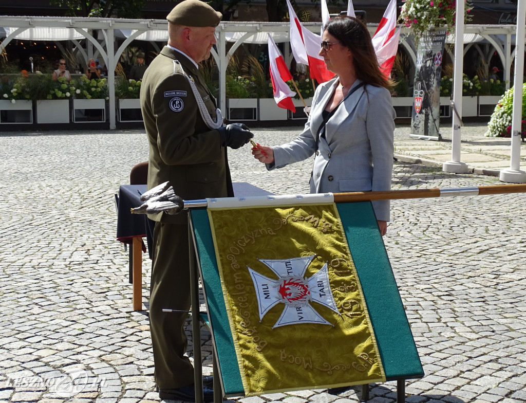 Batalion WOT w Lesznie otrzymał sztandar