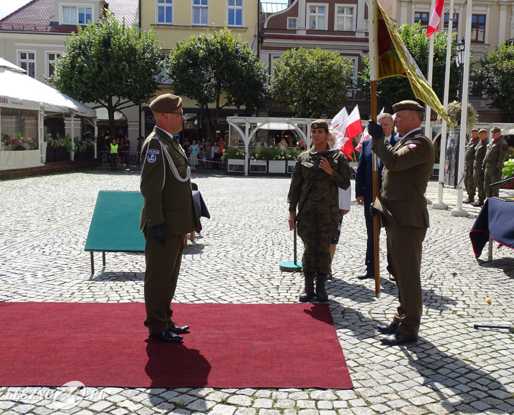 Batalion WOT w Lesznie otrzymał sztandar
