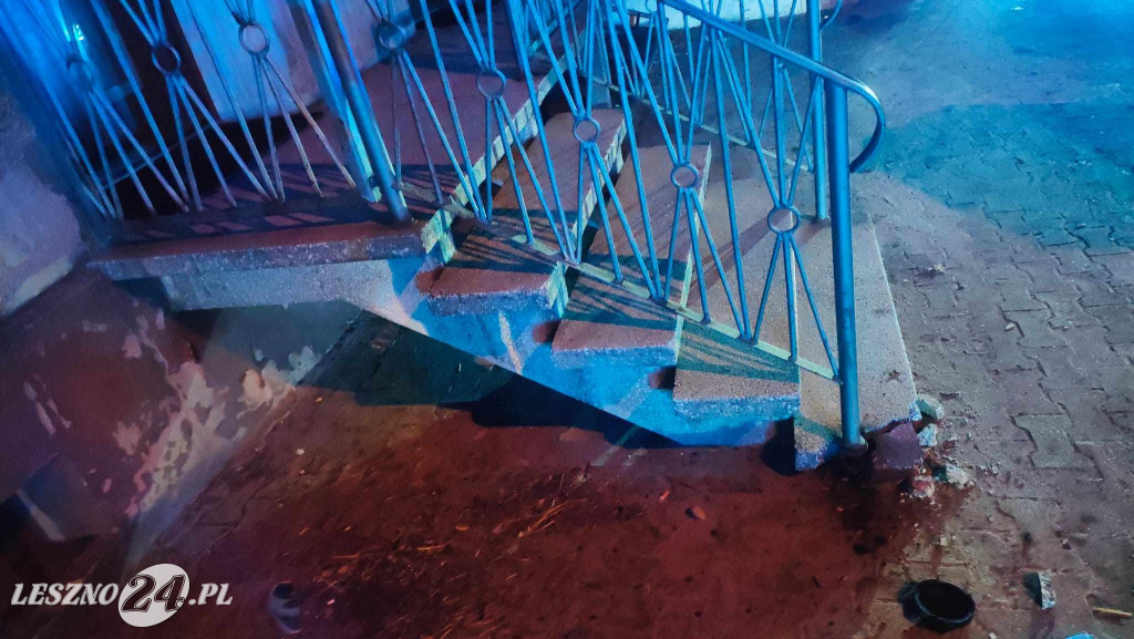 Pijany kierowca mercedesa wjechał w dom
