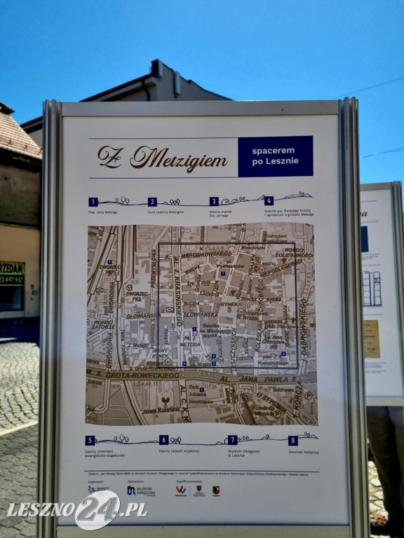 Wystawa przed muzuem