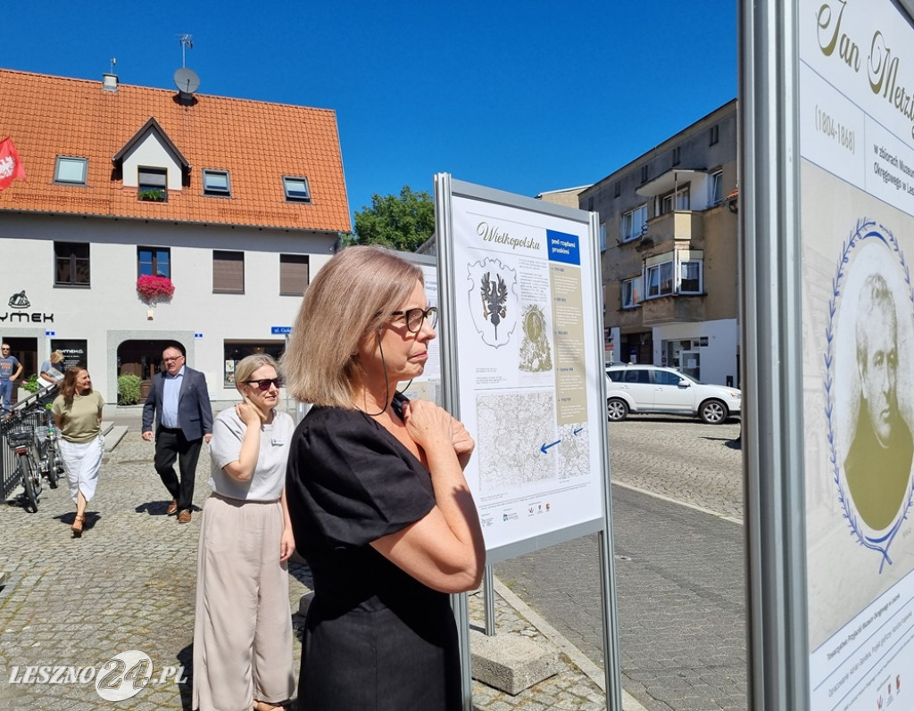 Wystawa przed muzuem