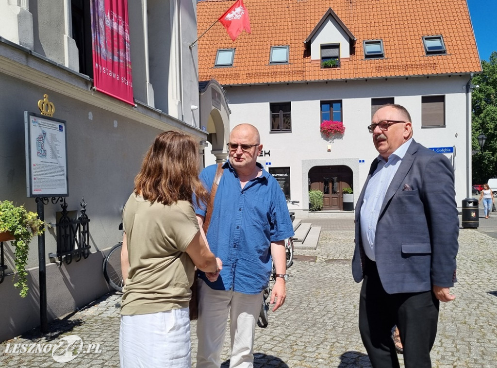 Wystawa przed muzuem