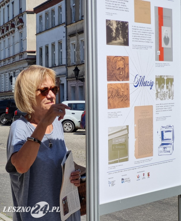 Wystawa przed muzuem