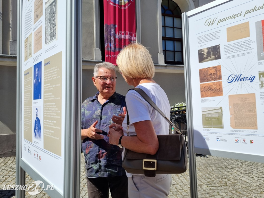 Wystawa przed muzuem