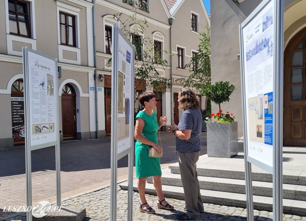 Wystawa przed muzuem