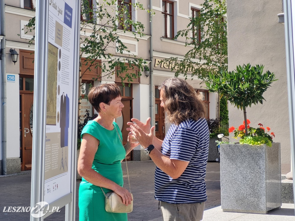 Wystawa przed muzuem