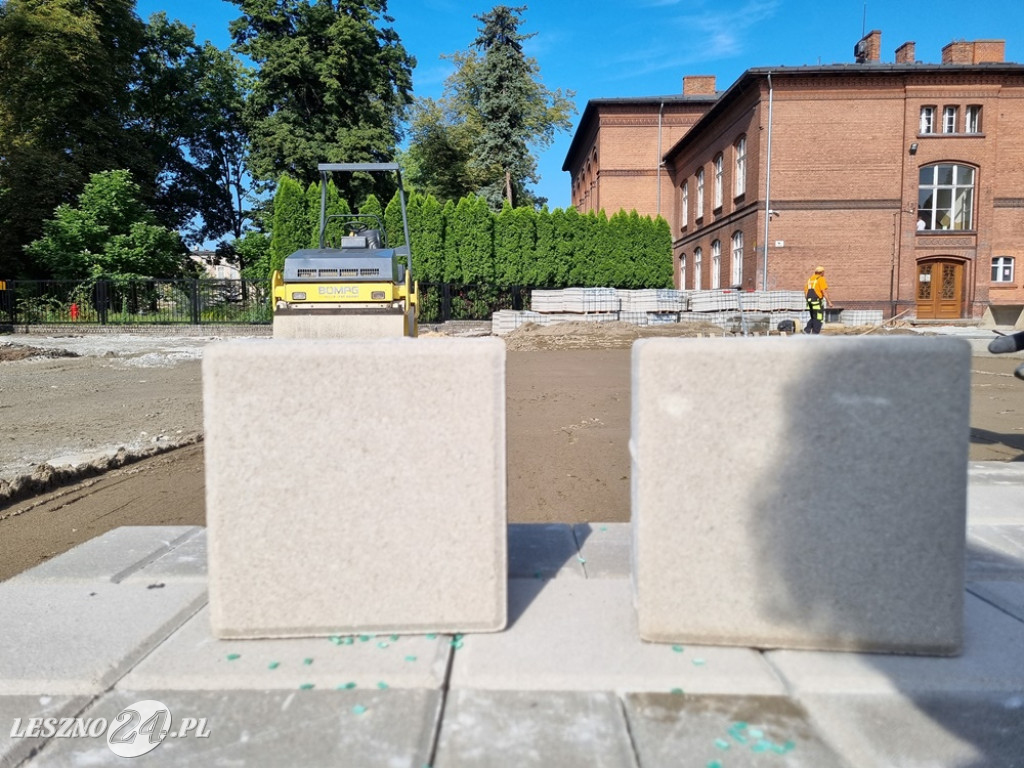 Remont dziedzińca w III LO w Lesznie
