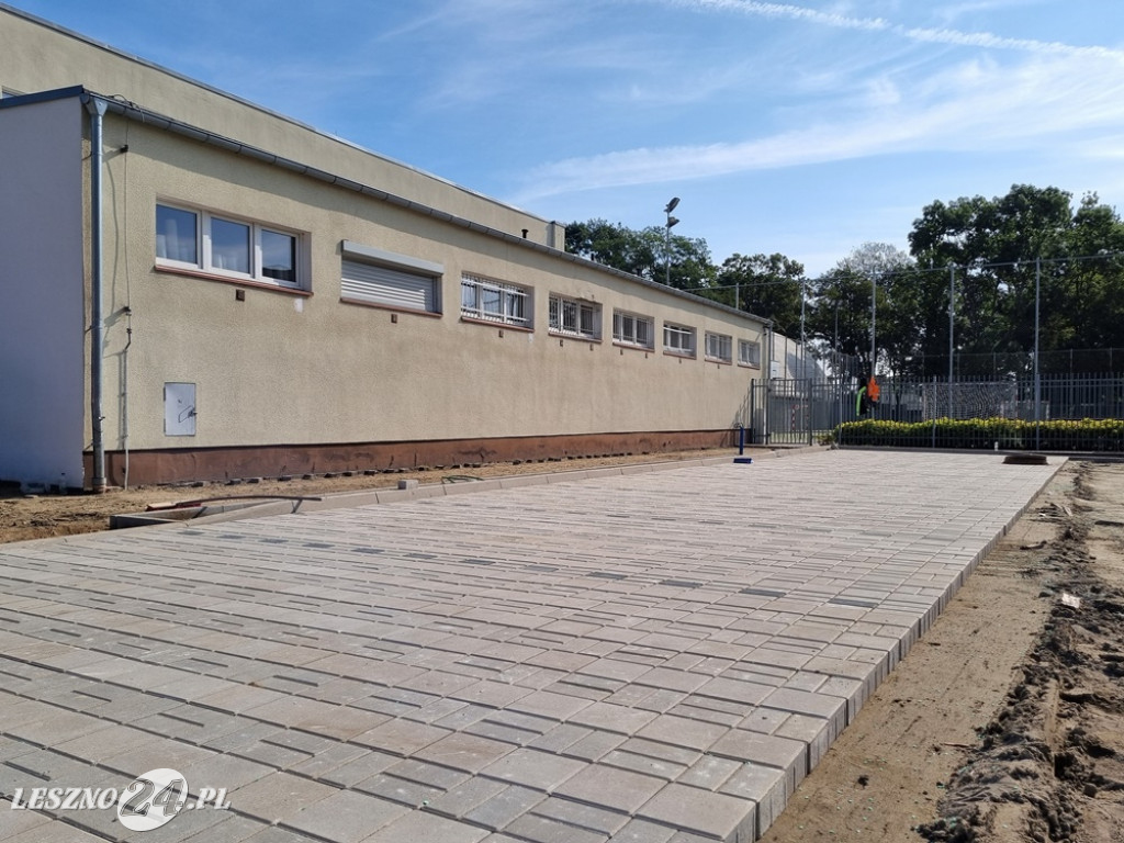 Remont dziedzińca w III LO w Lesznie