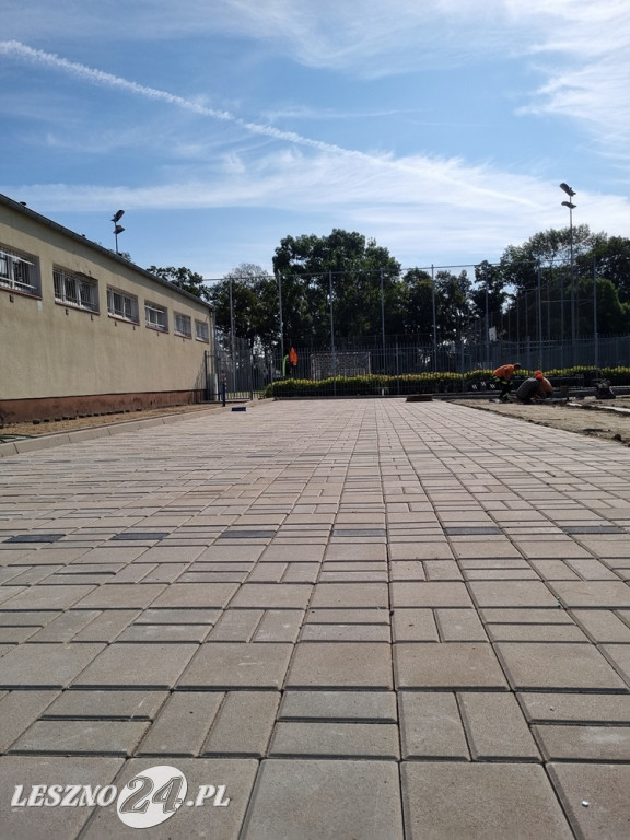 Remont dziedzińca w III LO w Lesznie