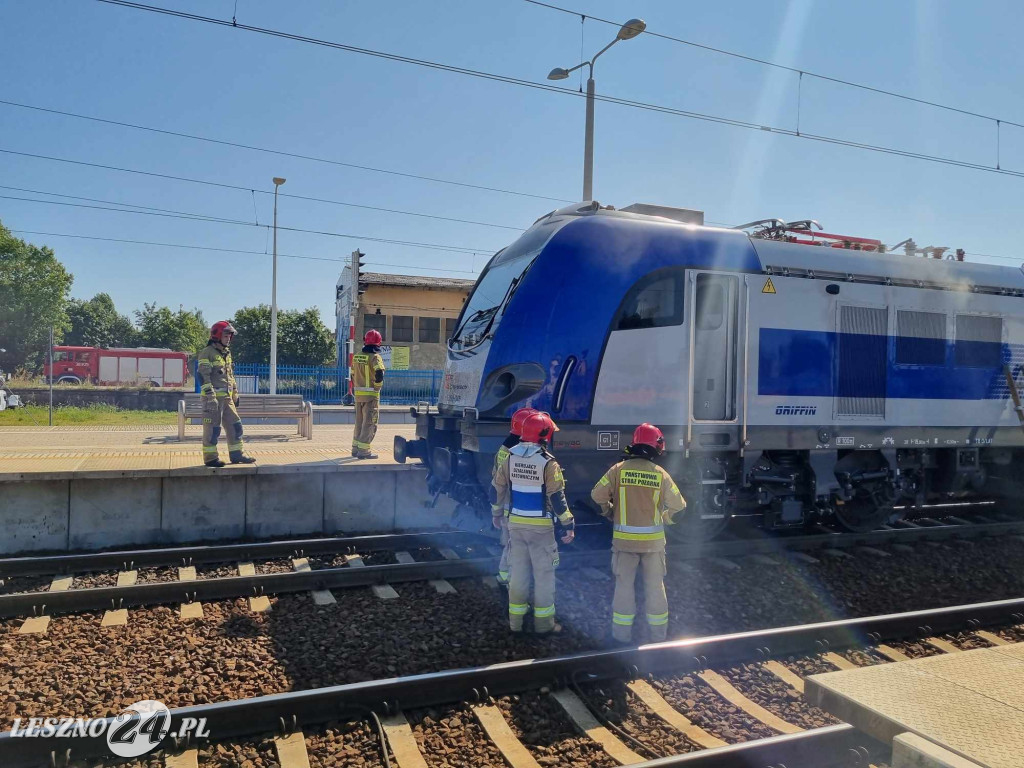 Pożar lokomotywy na dworcu w Lesznie