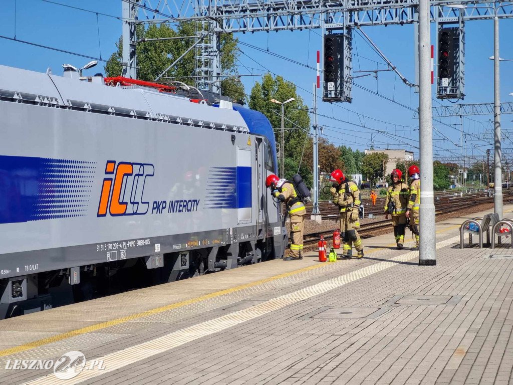 Pożar lokomotywy na dworcu w Lesznie