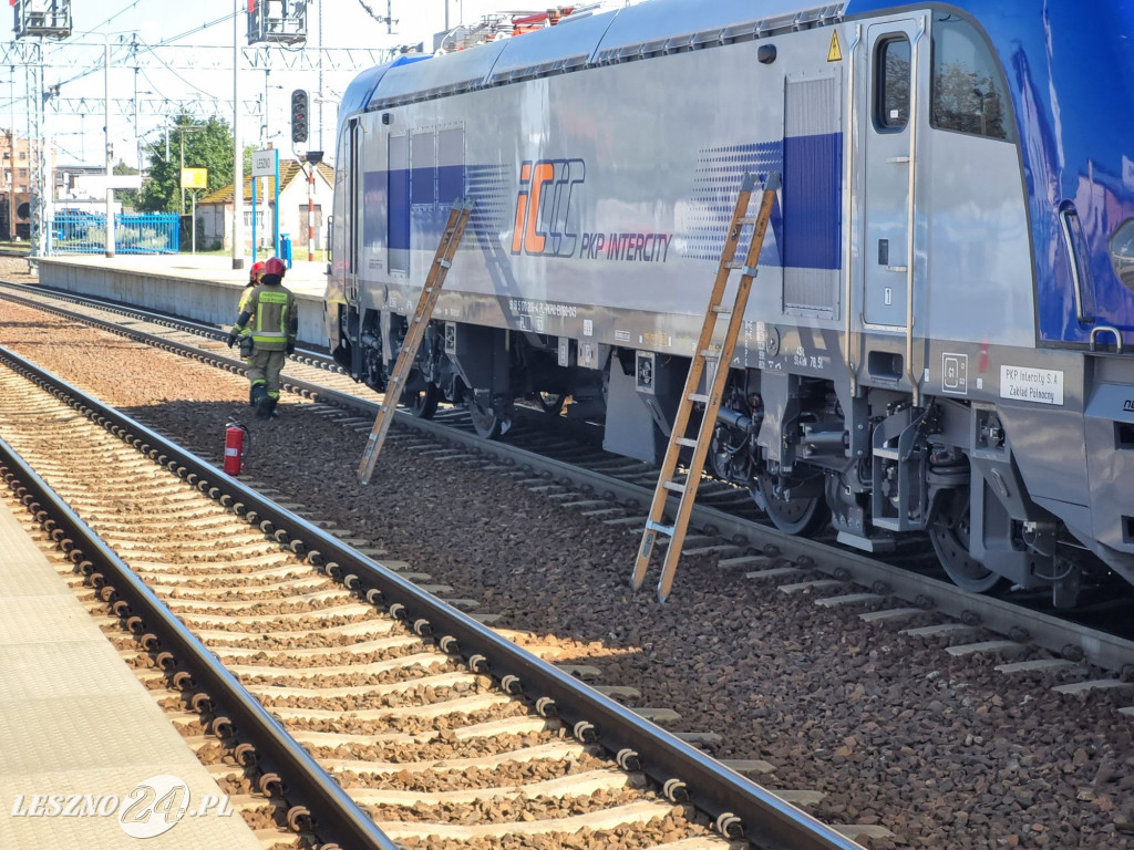 Pożar lokomotywy na dworcu w Lesznie