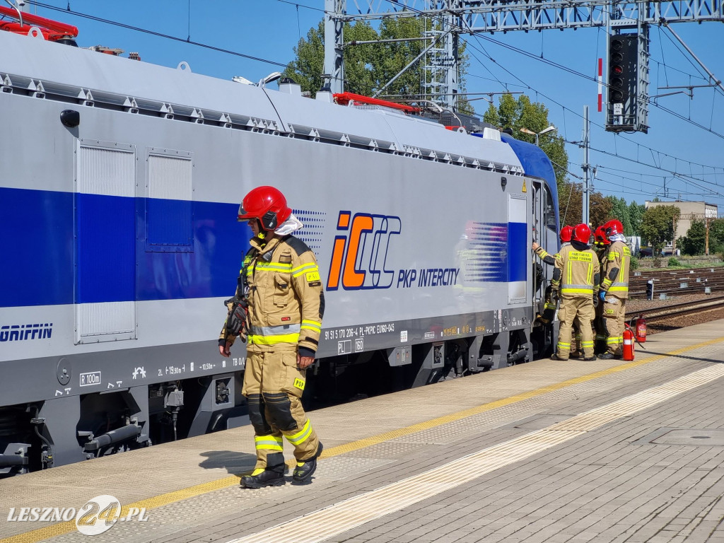 Pożar lokomotywy na dworcu w Lesznie