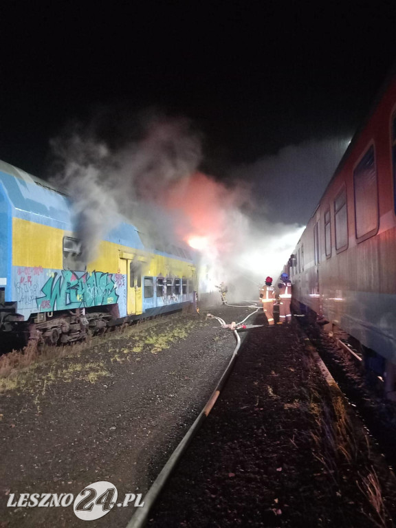 Pożar wagonów na stacji w Lesznie