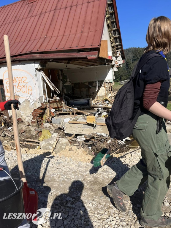 Harcerze z Dąbcza na terenach powodzich