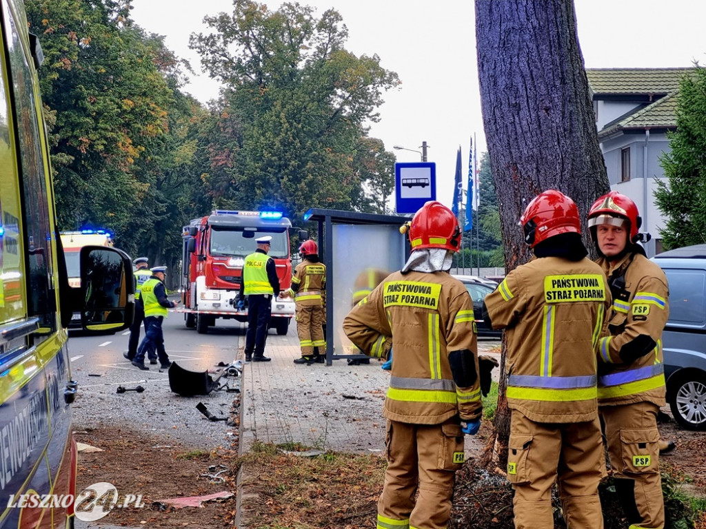 Zderzenie autobusu z osobówką w Wilkowicach