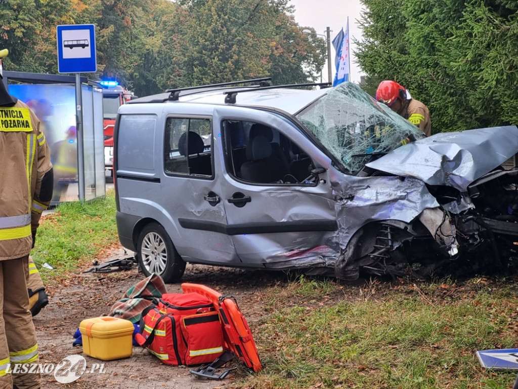 Zderzenie autobusu z osobówką w Wilkowicach