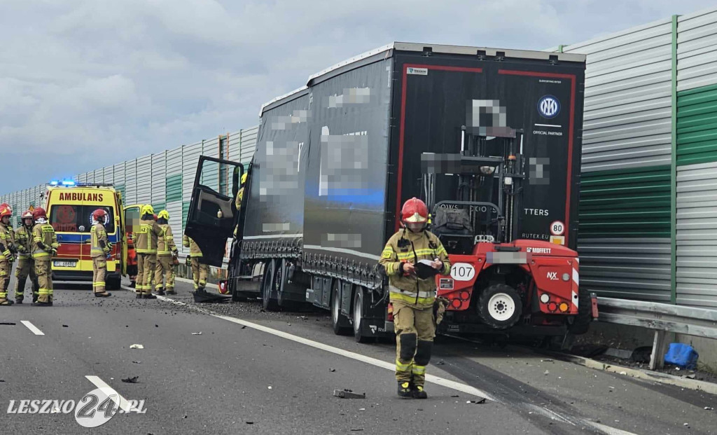 Zderzenie dwóch ciężarówek na S5