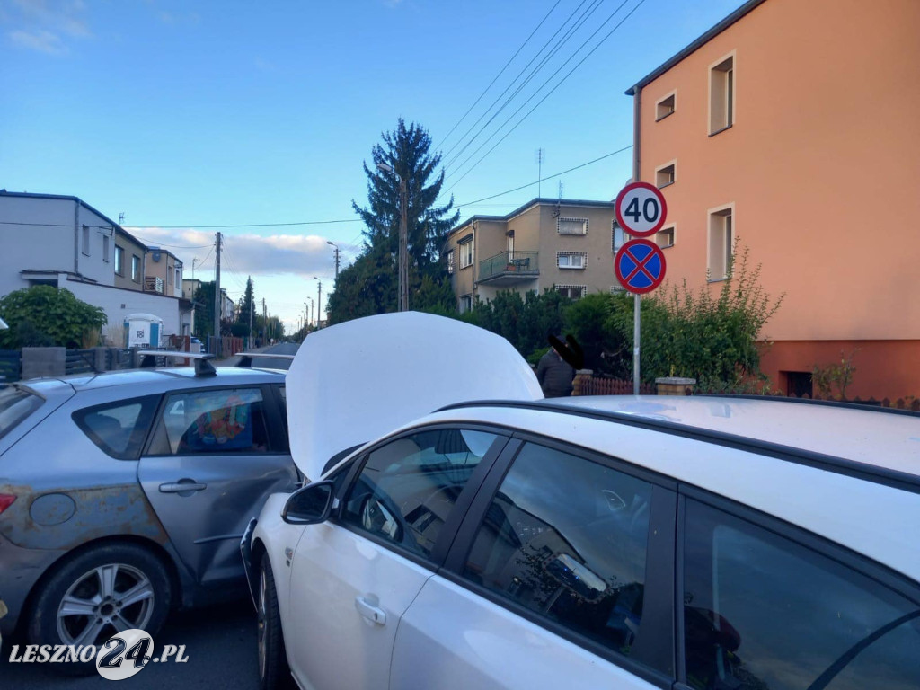Zderzenie dwóch osobówek w Lesznie