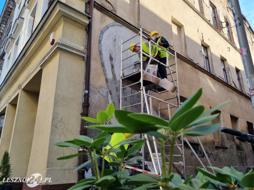 Uczniowie ZSR-B w Lesznie robią balon-mozaikę