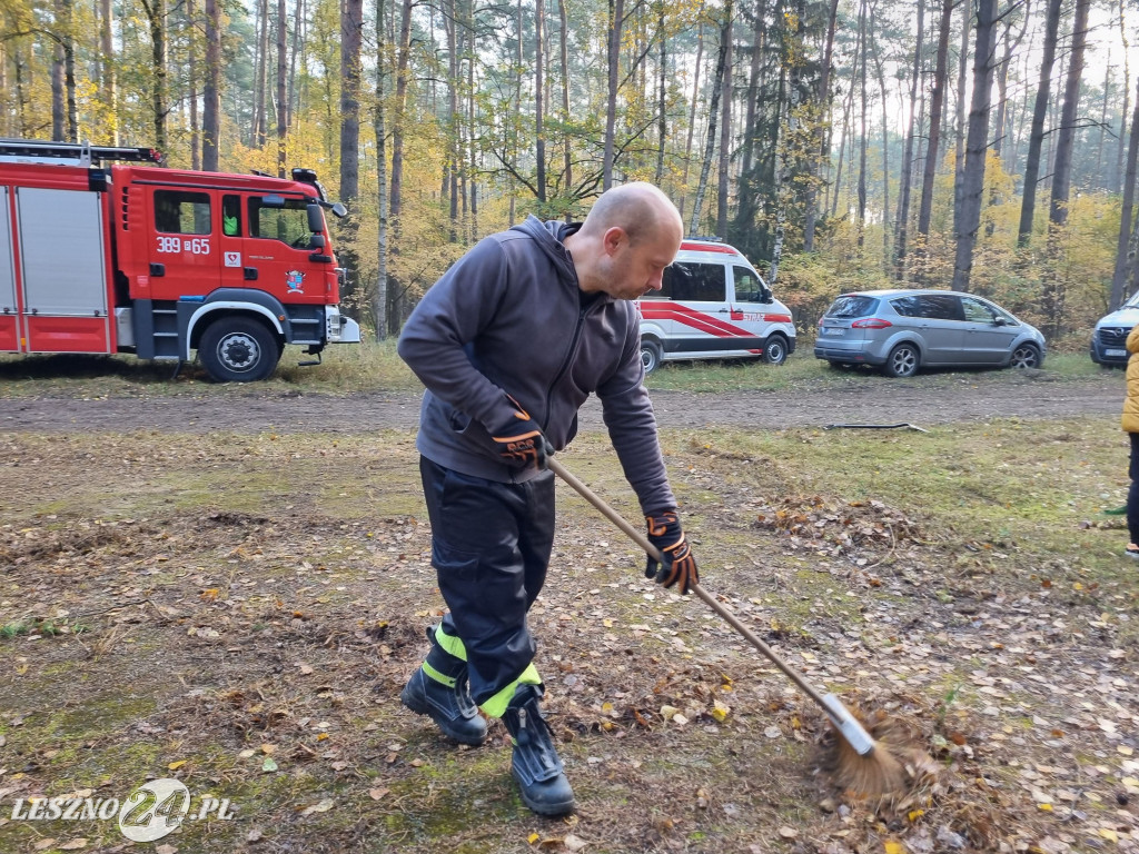 Strażacy OSP uporządkowali pomnik w lesie rydzyńskim