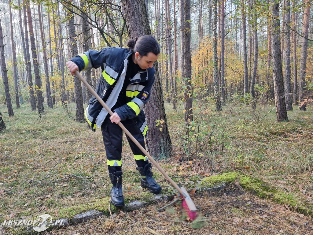 Strażacy OSP uporządkowali pomnik w lesie rydzyńskim